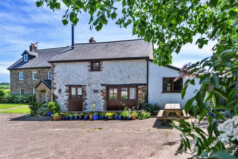 Property building, Facade/entrance, Off site