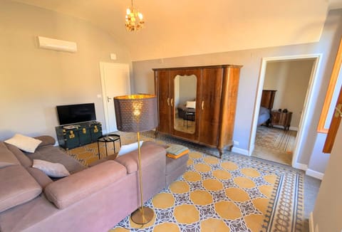 Communal lounge/ TV room, Living room