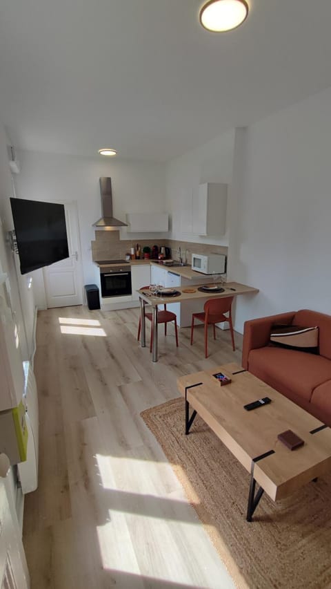 TV and multimedia, Kitchen or kitchenette, Living room, Dining area