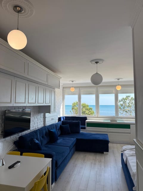 TV and multimedia, Kitchen or kitchenette, Living room, Seating area, Sea view, Sea view, Sunrise, Sunset