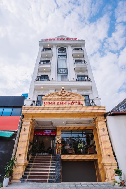 Property building, Facade/entrance, Day