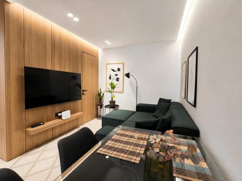 Communal lounge/ TV room, TV and multimedia, Living room, Seating area, Evening entertainment