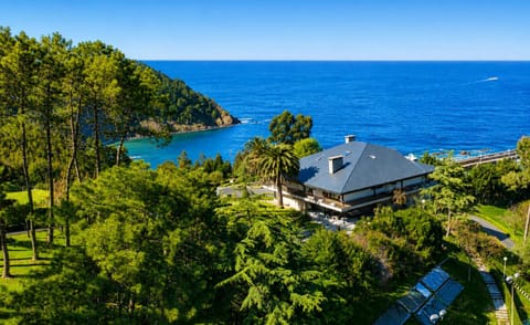 Property building, Garden view, Sea view