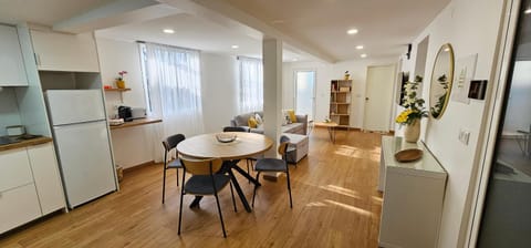 TV and multimedia, Kitchen or kitchenette, Living room, Dining area
