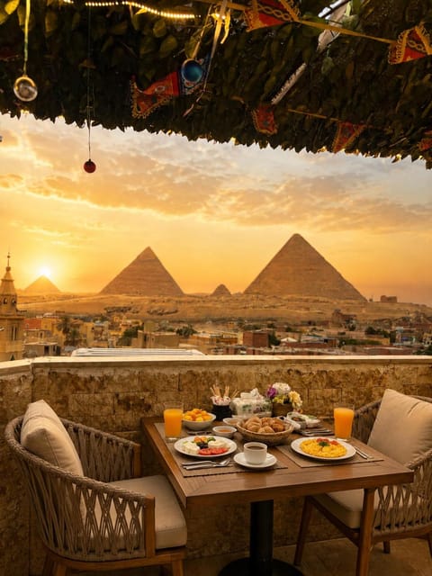 Nearby landmark, Restaurant/places to eat, Day, Natural landscape, Food and drinks, Banquet/Function facilities, Food, Mountain view