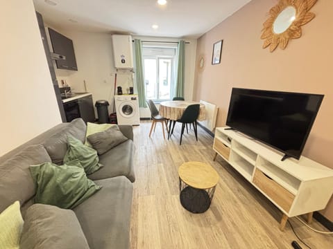 Communal lounge/ TV room, TV and multimedia, Living room, Seating area