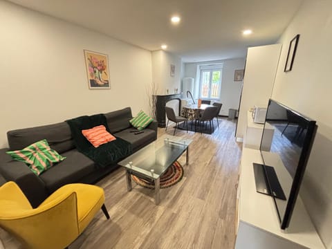 Communal lounge/ TV room, TV and multimedia, Living room, Seating area