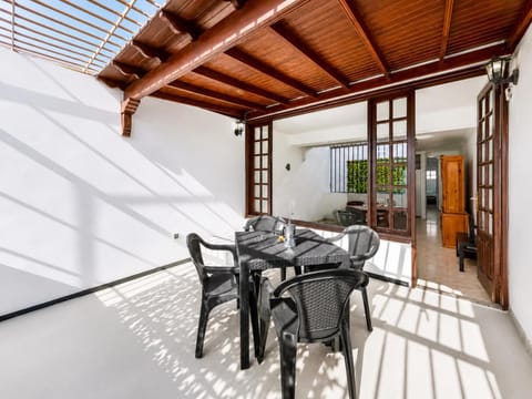 Patio, Day, Balcony/Terrace, Dining area