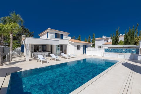 BBQ facilities, Seating area, Swimming pool, sunbed