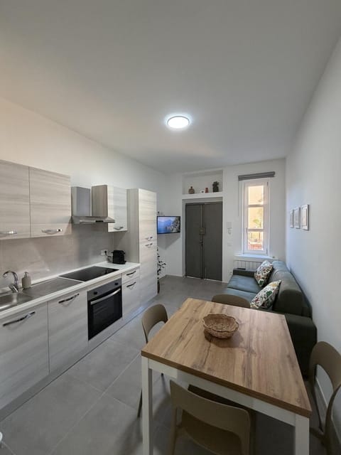 Kitchen or kitchenette, Dining area, dishwasher