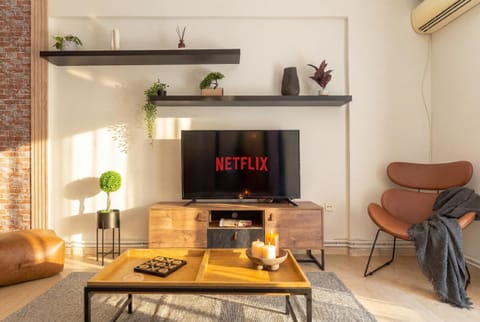 Communal lounge/ TV room, TV and multimedia, Living room