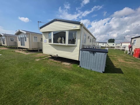 Property building, Day, Garden, Garden view