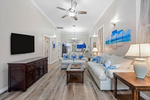 Day, TV and multimedia, Living room, Entertainment