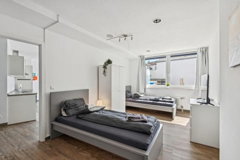 Bed, TV and multimedia, Photo of the whole room, Bedroom, heating, towels, wardrobe