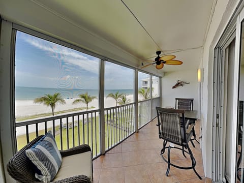 Balcony/Terrace, Seating area, Beach, Sea view, furniture