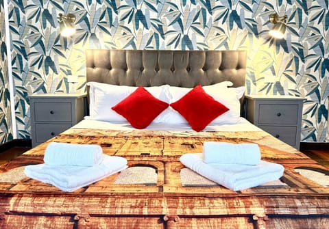 Bed, Bedroom, towels
