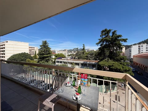 Balcony/Terrace, City view, Quiet street view