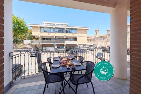 Neighbourhood, Balcony/Terrace