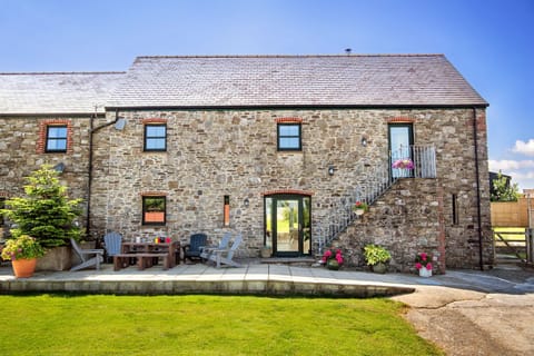 Property building, Spring, Day, Garden, Garden view