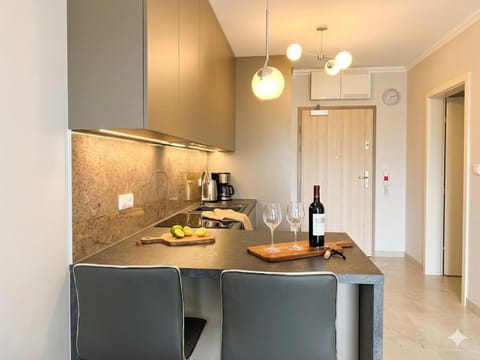 Kitchen or kitchenette, Dining area, stove