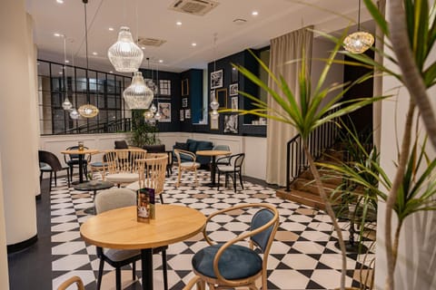 Lounge or bar
