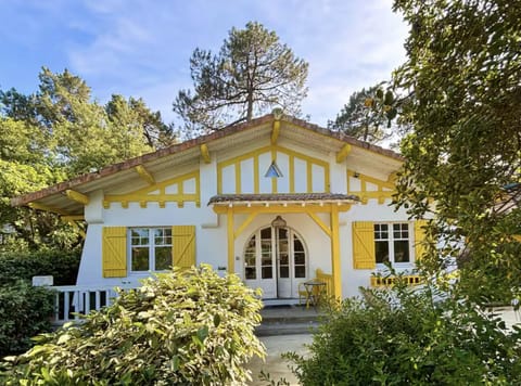 Property building, Garden, Garden view
