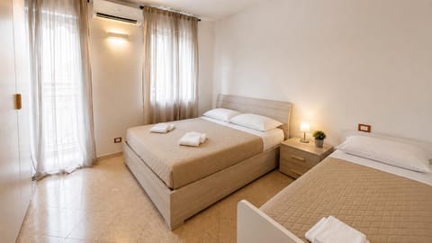 Bed, Living room, Photo of the whole room, Seating area, Bedroom, towels, air conditioner