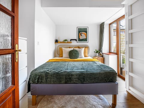 Bed, View (from property/room), Bedroom, City view, furniture