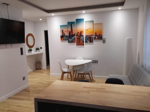 TV and multimedia, Kitchen or kitchenette, Living room, Seating area, Dining area