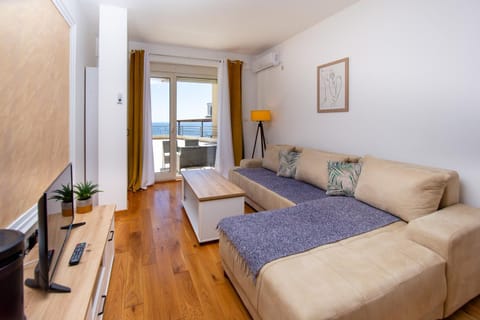 TV and multimedia, Living room, Sea view