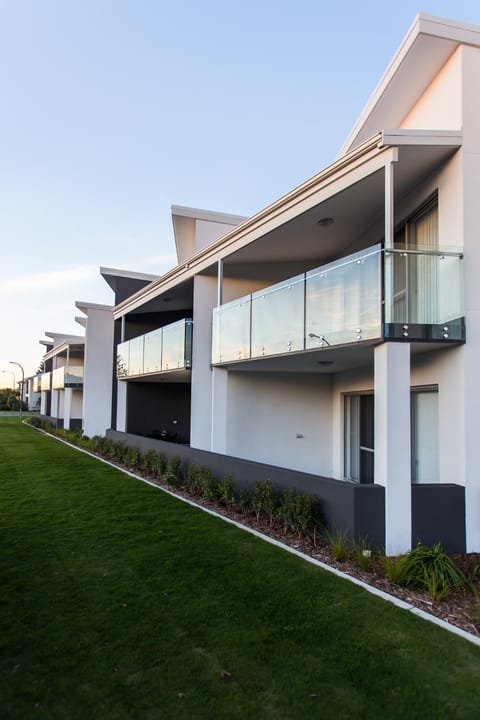 Property building, Day, Garden