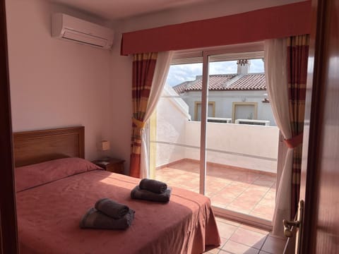 Bed, Bedroom, towels, air conditioner