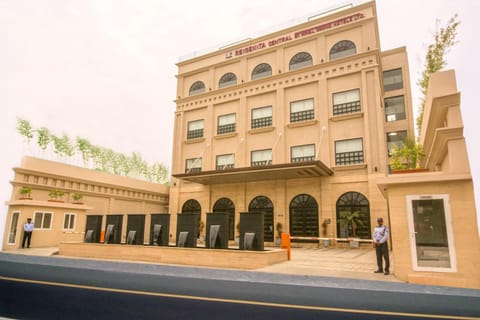 Facade/entrance