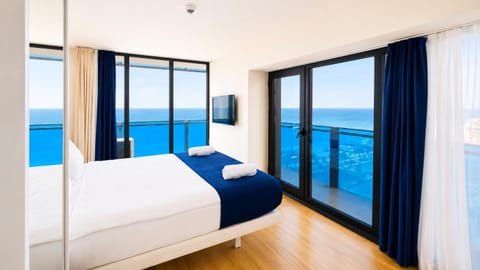 Bed, TV and multimedia, View (from property/room), Bedroom, Sea view, wardrobe