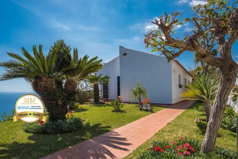 Property building, Facade/entrance, Garden