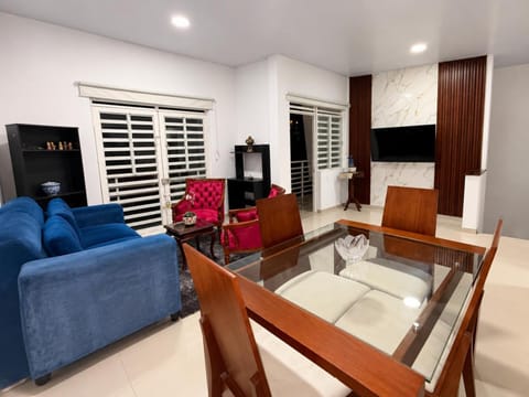 Communal lounge/ TV room