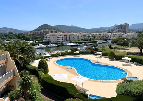Mountain view, Pool view, Swimming pool