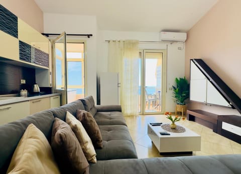 Natural landscape, Bird's eye view, TV and multimedia, Kitchen or kitchenette, Living room, Seating area, Dining area, Garden view, Garden view, Sea view, Sea view