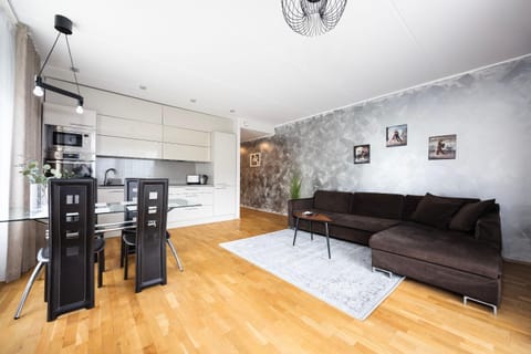 Kitchen or kitchenette, Living room, Seating area, Dining area