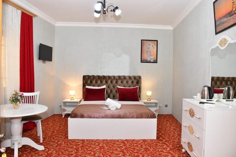 Bed, TV and multimedia, Photo of the whole room