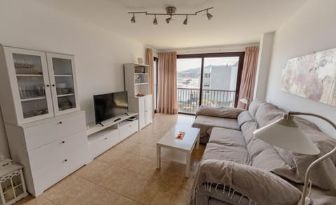 Communal lounge/ TV room, TV and multimedia, Living room, Seating area