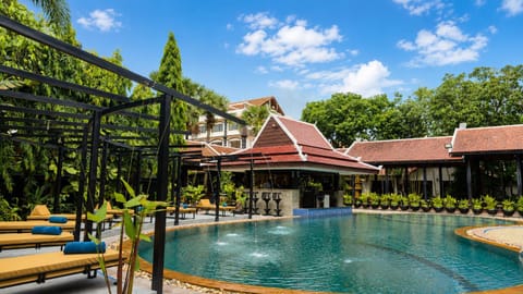 Property building, Day, Garden, Lounge or bar, Seating area, Dining area, Garden view, Pool view, Area and facilities, Area and facilities, Swimming pool, Swimming pool, sunbed, sunbed