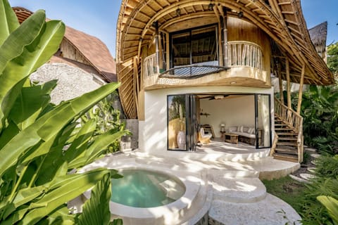 Property building, Garden, Balcony/Terrace, Garden view, Pool view