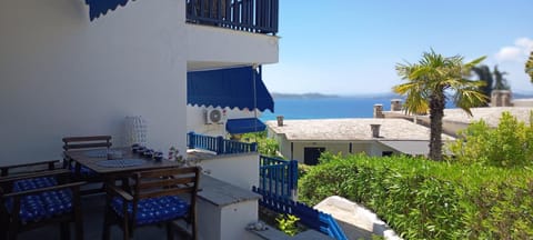 Patio, Natural landscape, View (from property/room), Balcony/Terrace, Dining area, Sea view