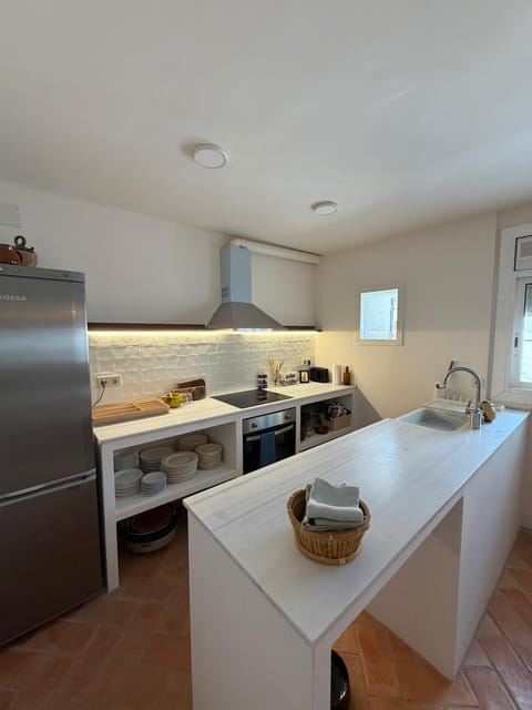 Kitchen or kitchenette, kitchen