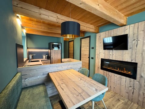 Kitchen or kitchenette, Living room