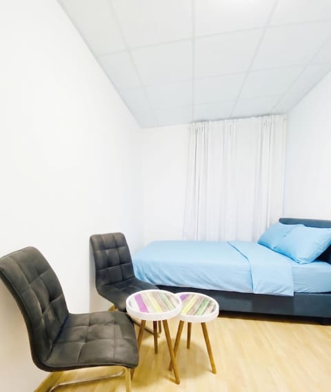 Property building, Bed, Seating area, Bedroom