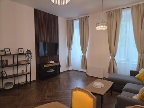 TV and multimedia, Seating area