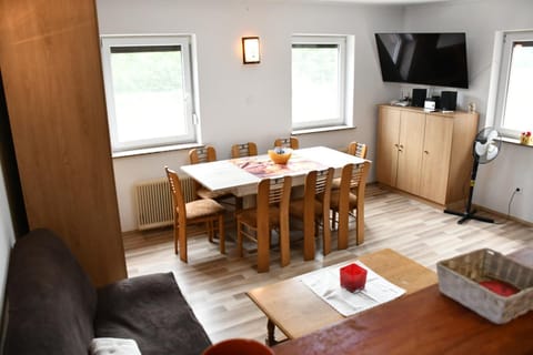 TV and multimedia, Living room, Other, Seating area, Dining area