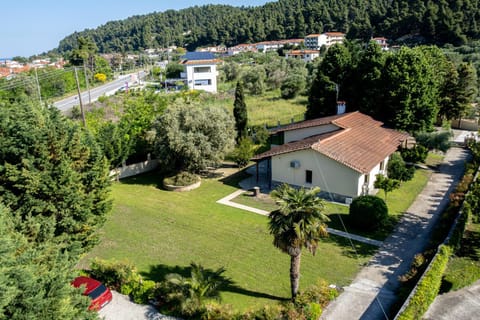 Property building, Day, Bird's eye view, Mountain view, Street view, Location, Parking